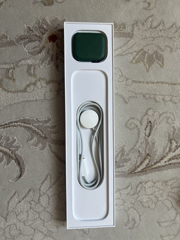 Продаю Apple watch series 7
