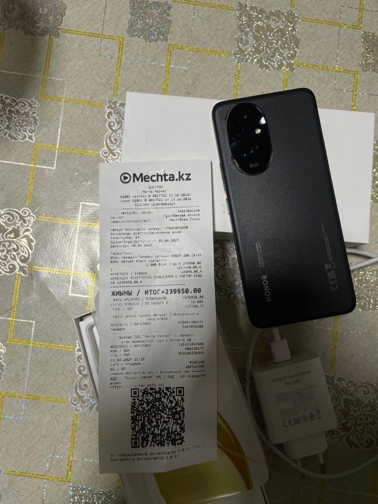 Honor 200 тел продам пользовался не долго пару недель всё работает отл