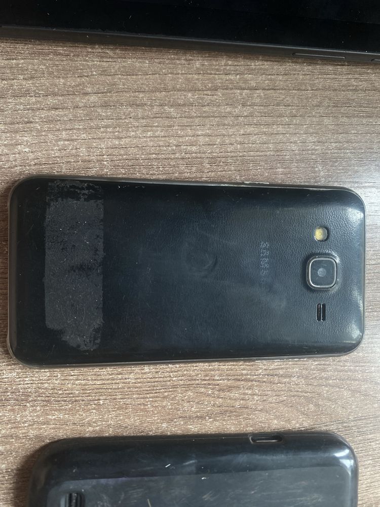 Продам телифоны или обмен на один Samsung