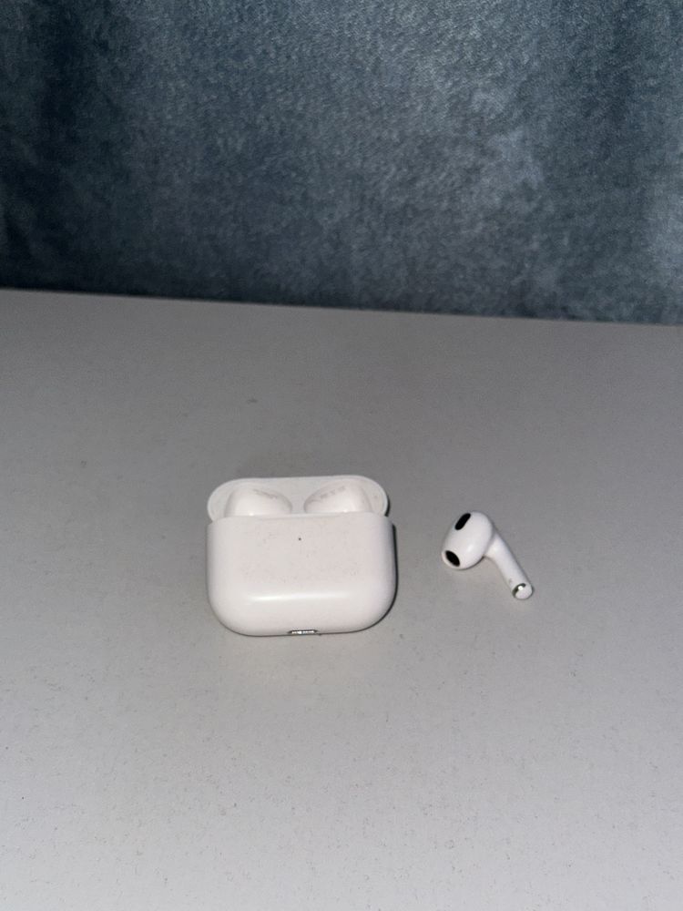 air pods 3 в хорошом состояний оригинал 100%