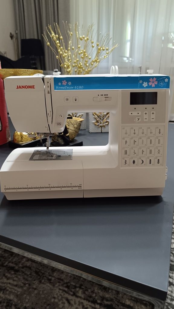 Швейная машинка JANOME 6180. Компьютерная машинка.