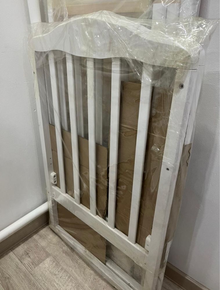 Продам детскую кровать качалку