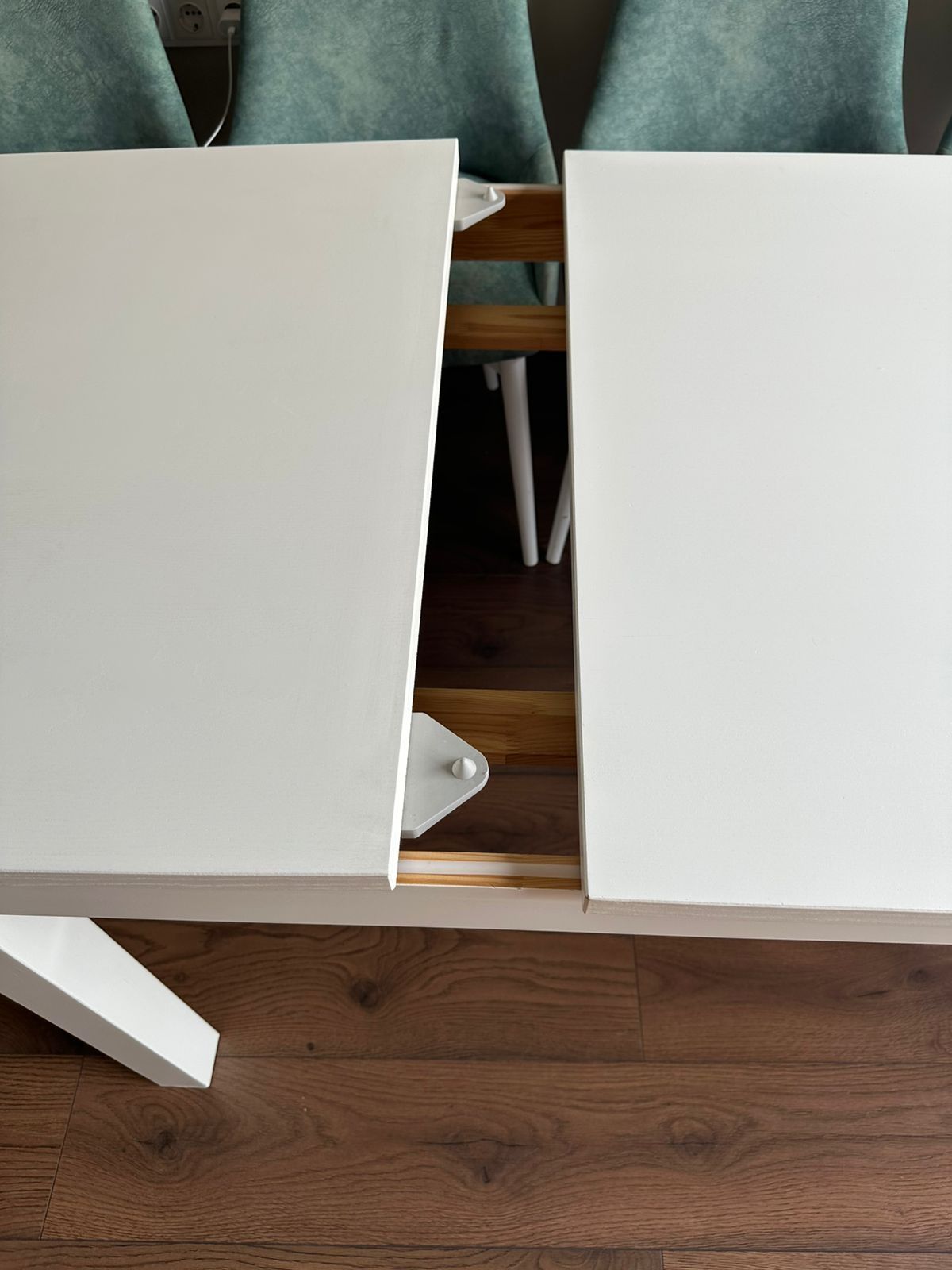 Стол от бренда IKEA