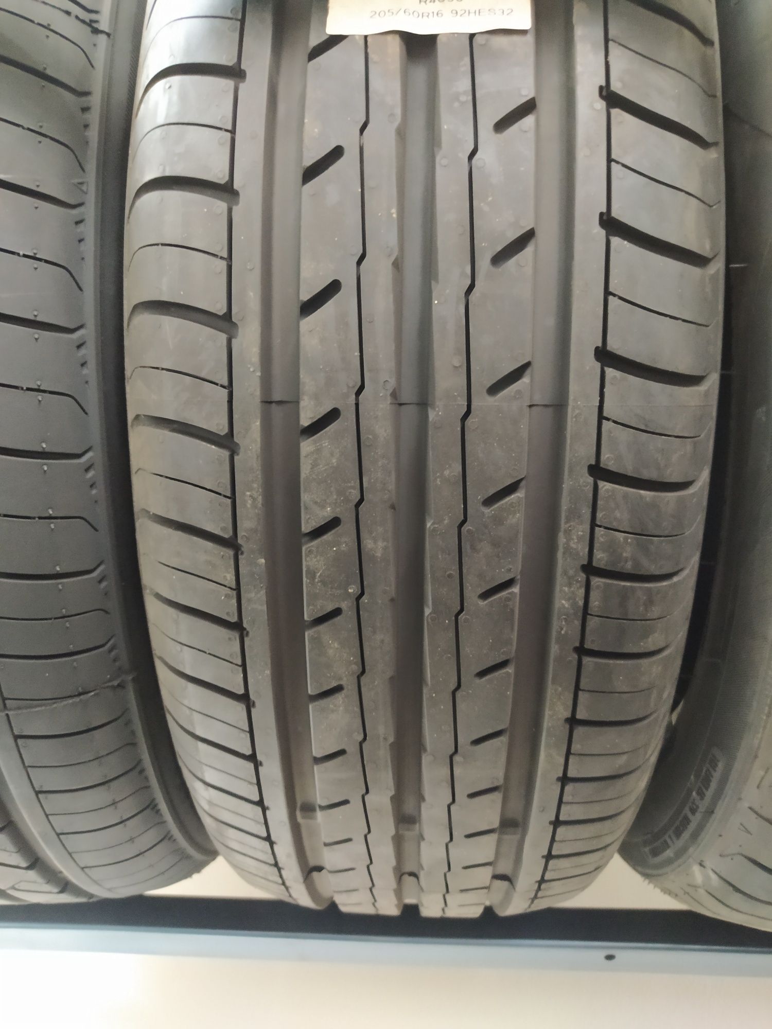 Yokohama 205/60R16 ES32
