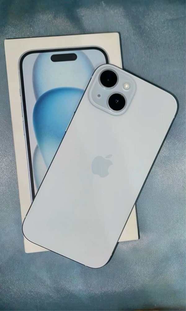 iPhone 15 голубой цвет