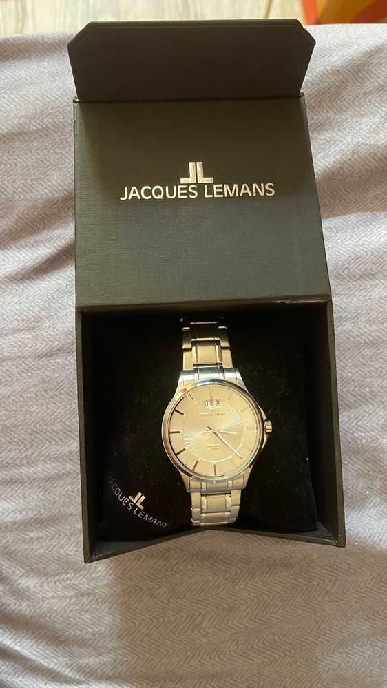 Продаю новый оригинальные часы Jacques Lemans