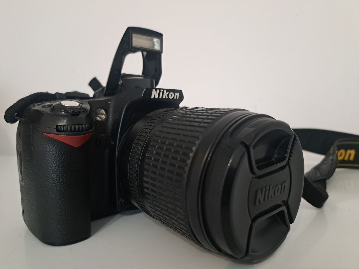 Зеркальный фотоаппарат Nikon D90