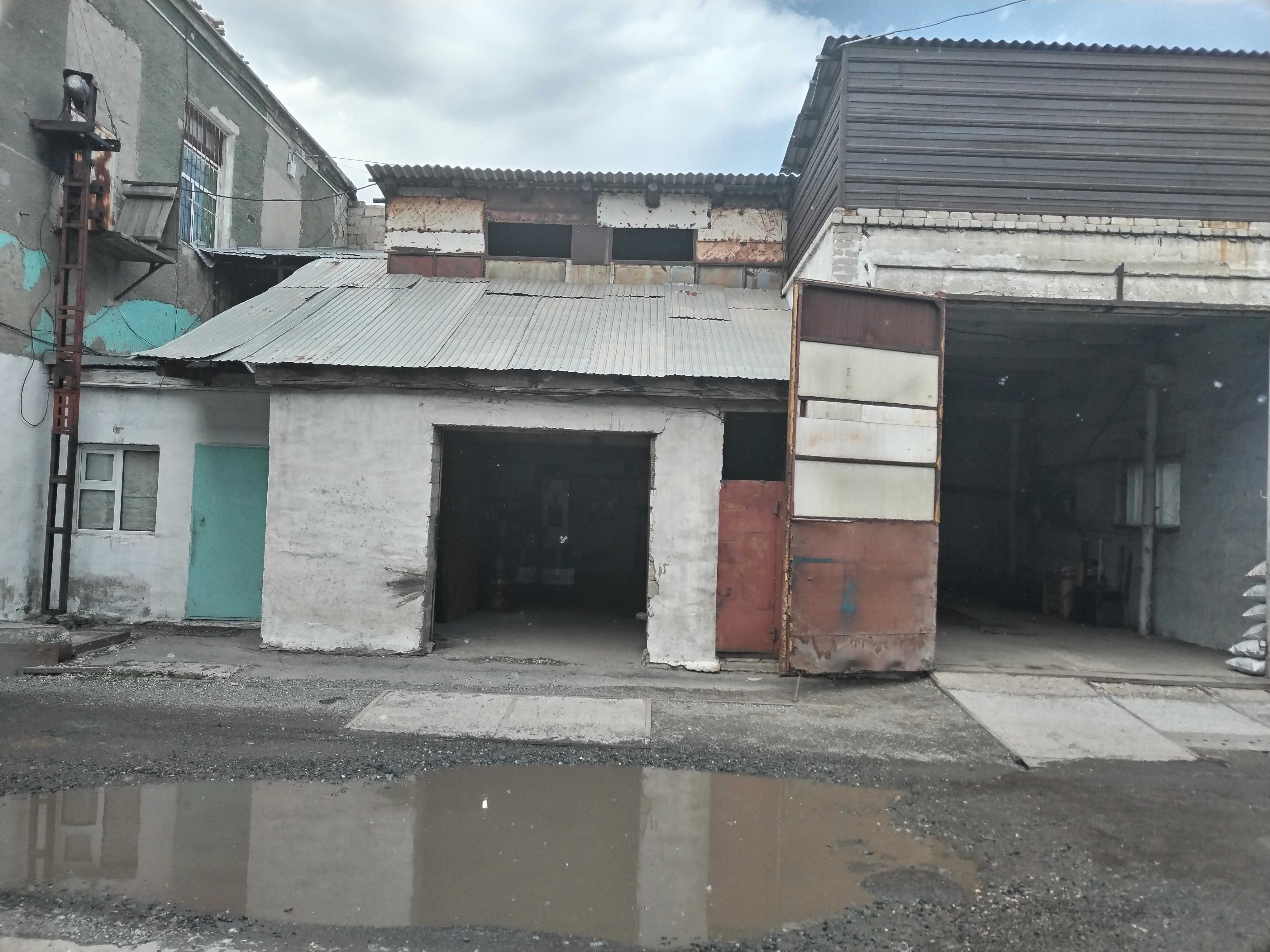 Продам здание с боксами под бизнес.