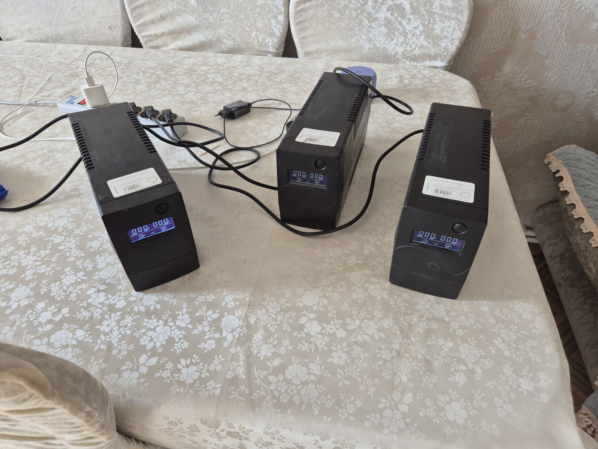 Источник бесперебойного питания для компьютера UPS
