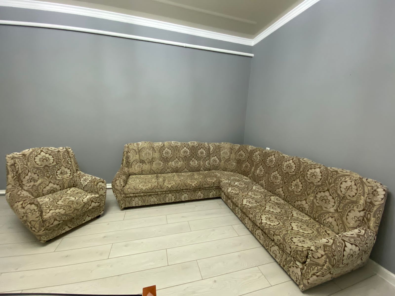 Продаётся диван и кресло
