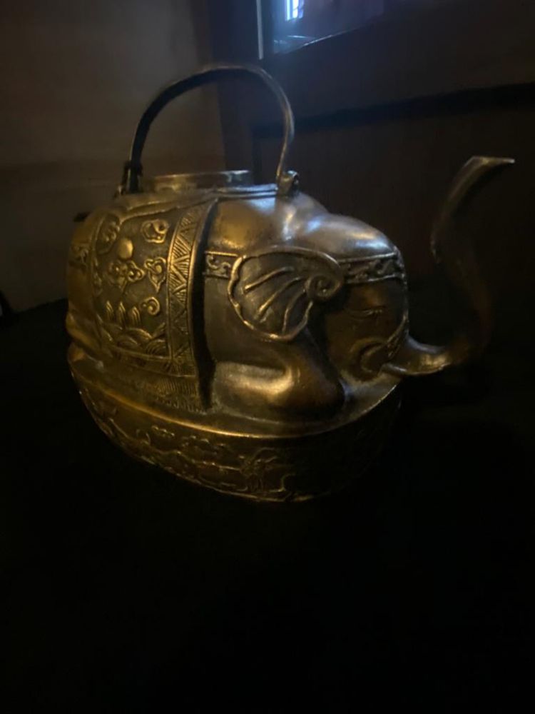 Старинный Тибетский Чайник ( слон)
