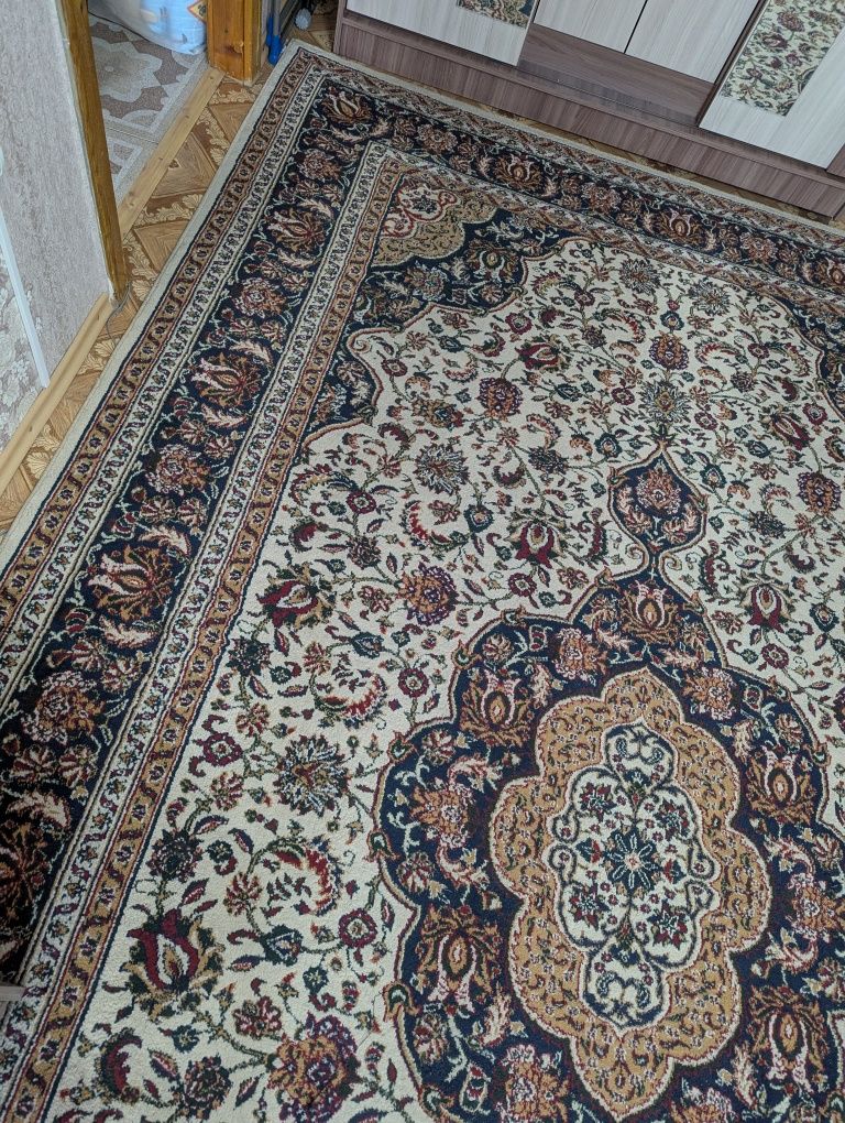 Продам Турецкий шелковый Ковер б/у.
