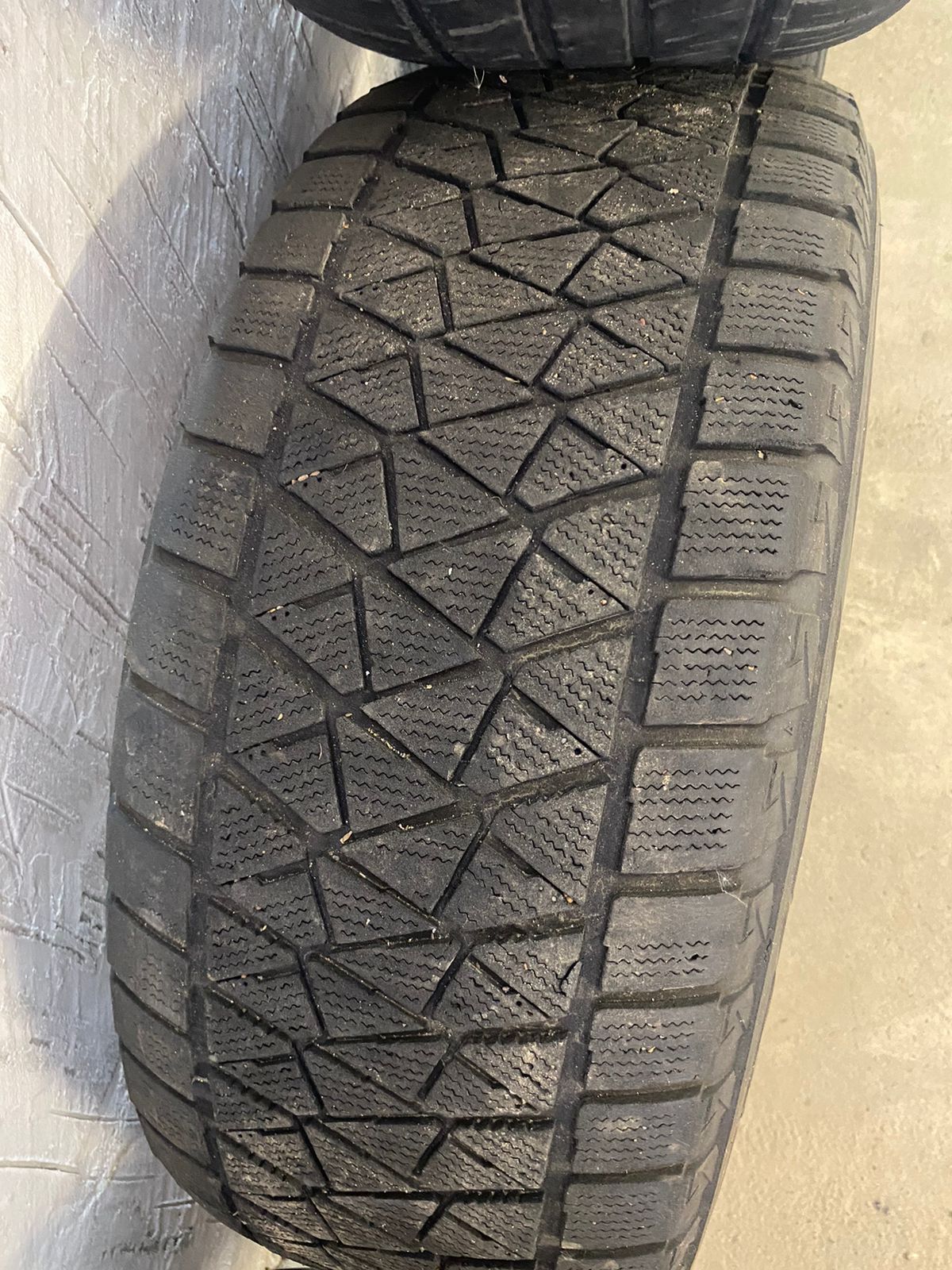 Шина BLIZZAK 285/60/R18
