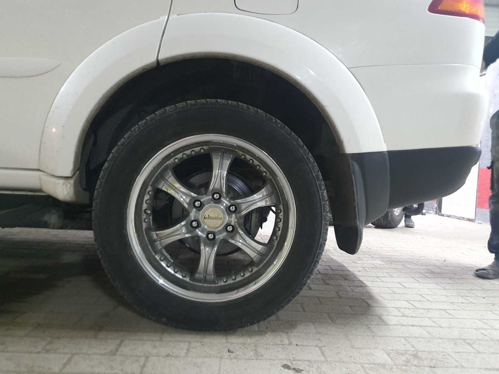 Срочно продам летние шины с дисками R20  6  Разболтовка 6x139.7