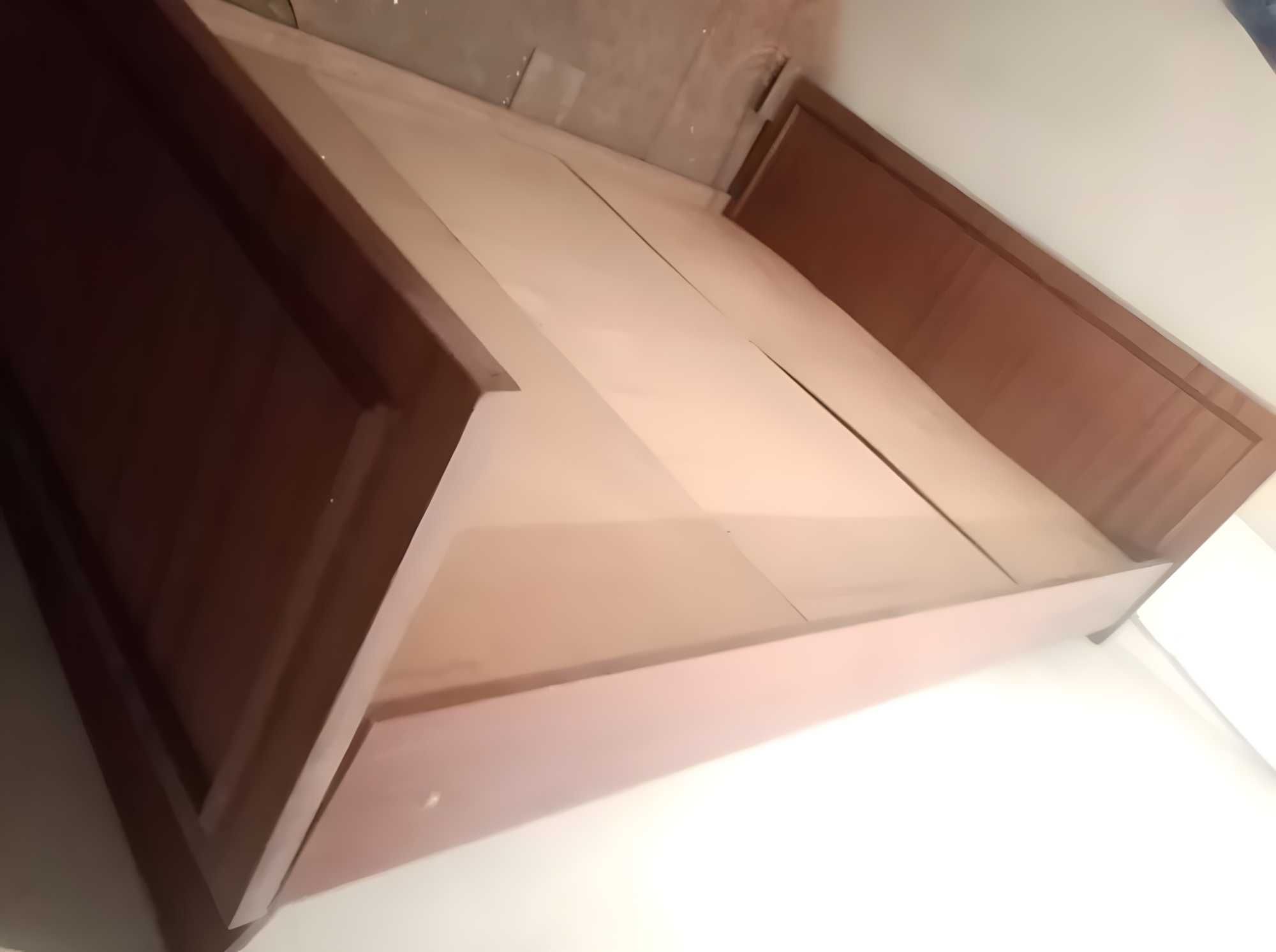 Кровать двуспальная 190 * 145 см, крепкая, из дерева и ламинир. ДСП
