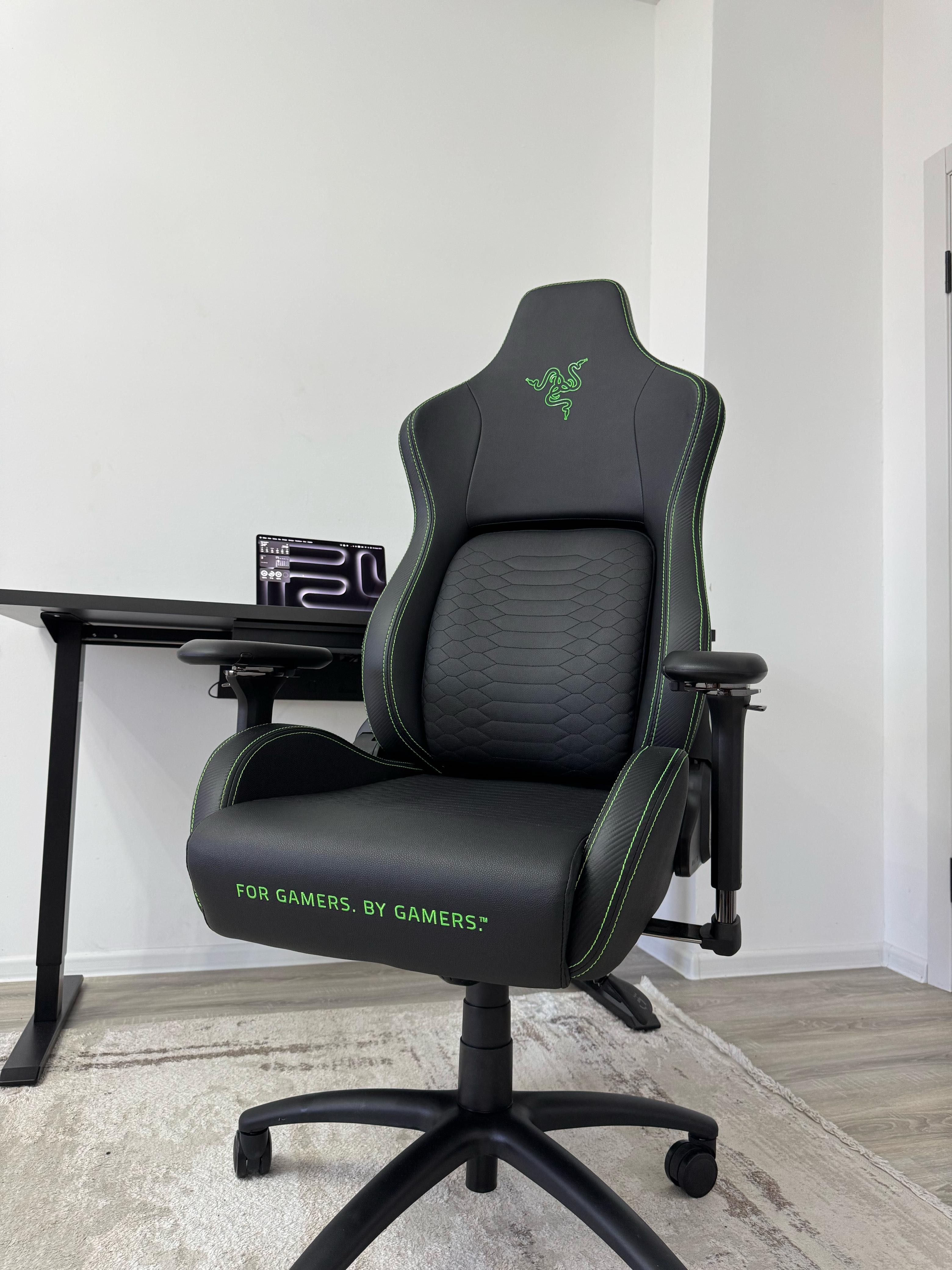 Продам игровое кресло Razer