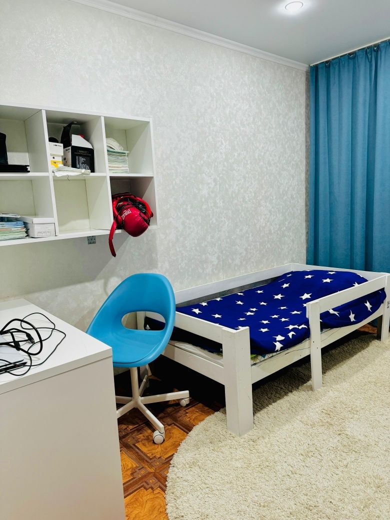 Продается стол, стул, полка IKEA