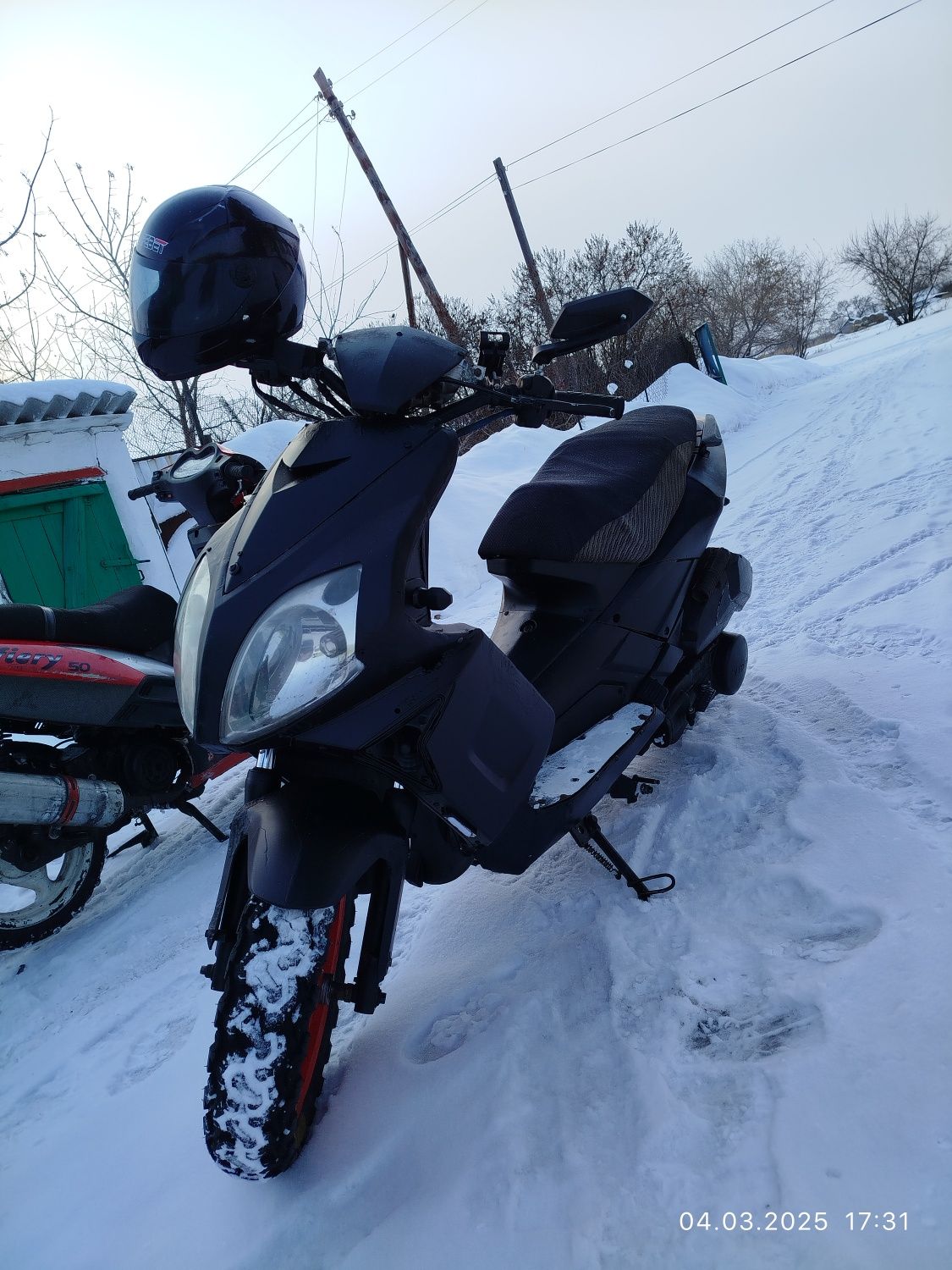 Продам скутер на полном ходу