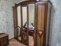 Предлагается к продаже спальный гарнитур.
