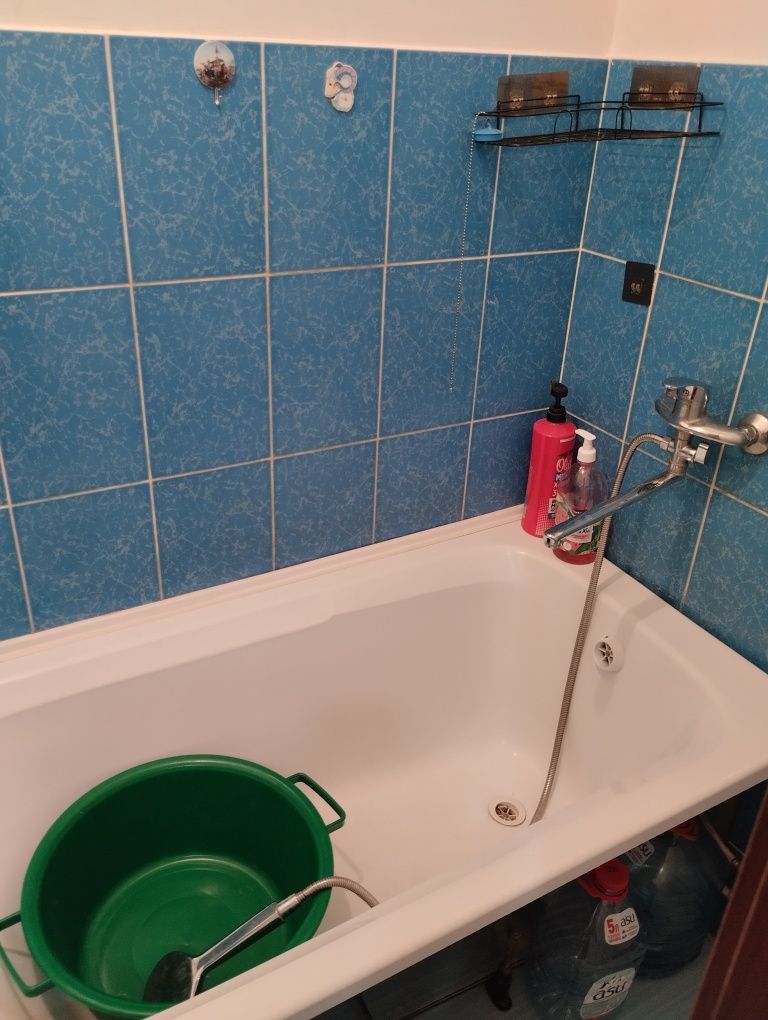 Продам комнату 18 кв Олжабай батыра 37  этаж 4 срочно торг