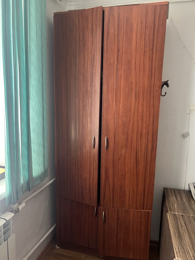 Тумбы, кровати, шкаф,