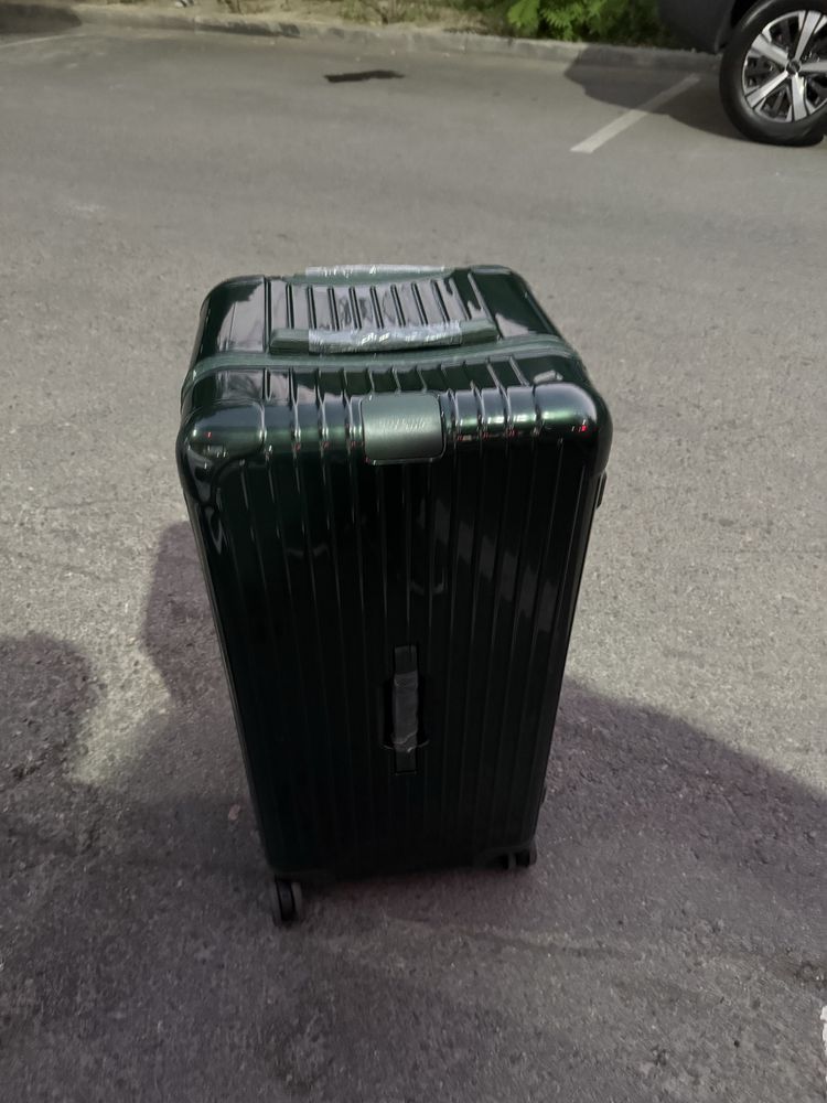 В наличии в Алматы. Чемодан RIMOWA Trunk Plus большого размера.