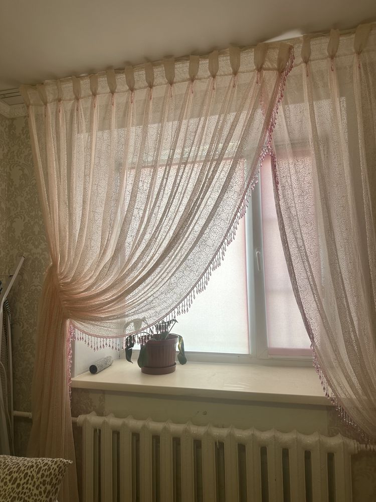 Продам шторы и белую тюль в хорошем качестве