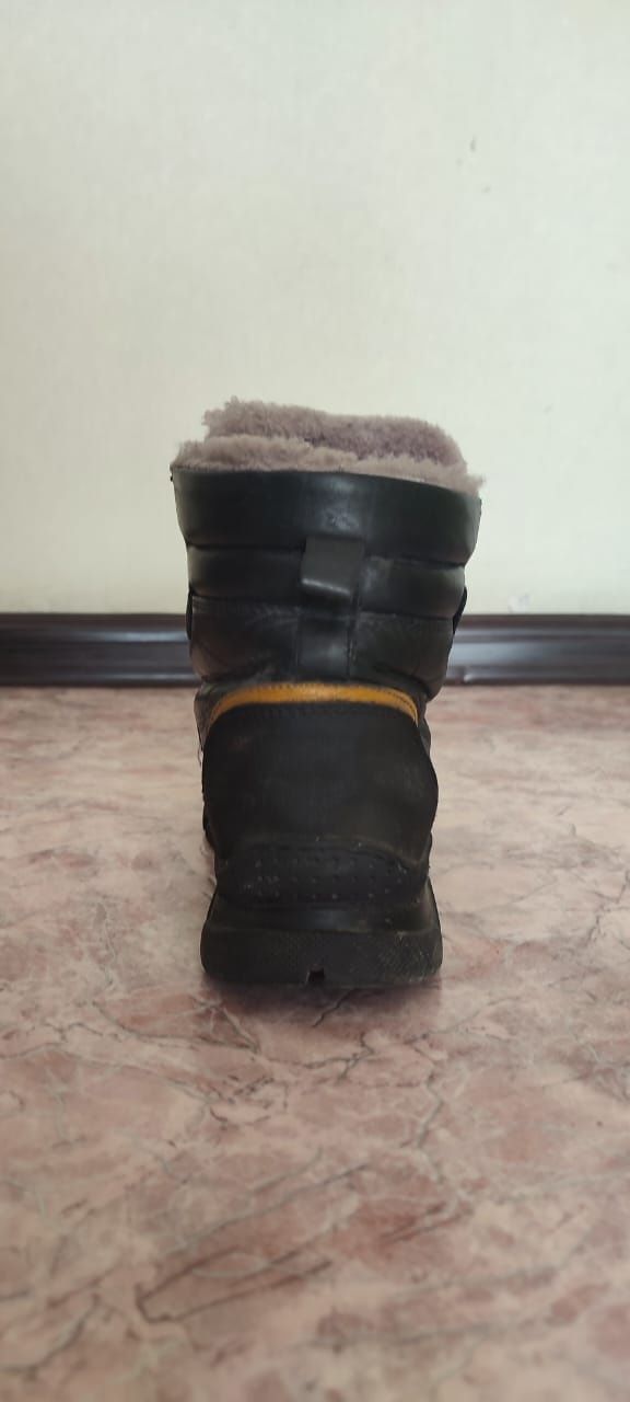Продам зимние детские сапоги