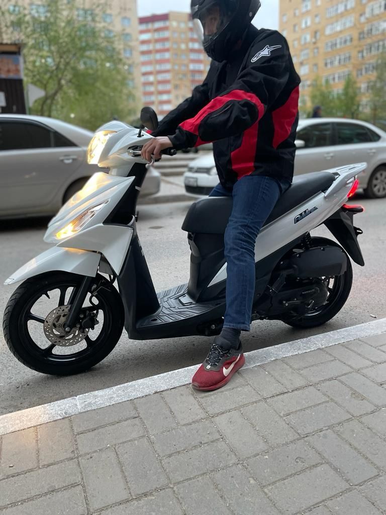 Мопед скутер свежепригнанный Suzuki address v125s