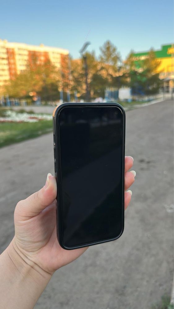 Продам Айфон 13 128 гб