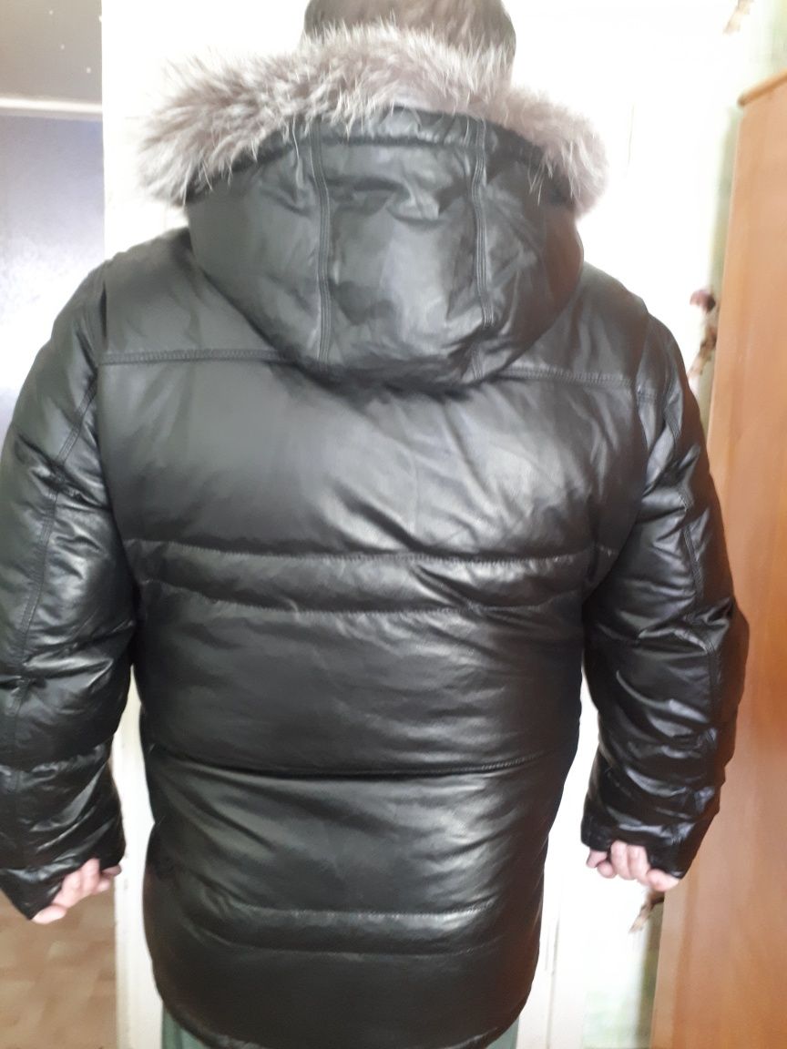 Продаю мужскую кожанную зимнюю куртку