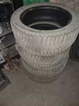 Продам резину 215/55 R17