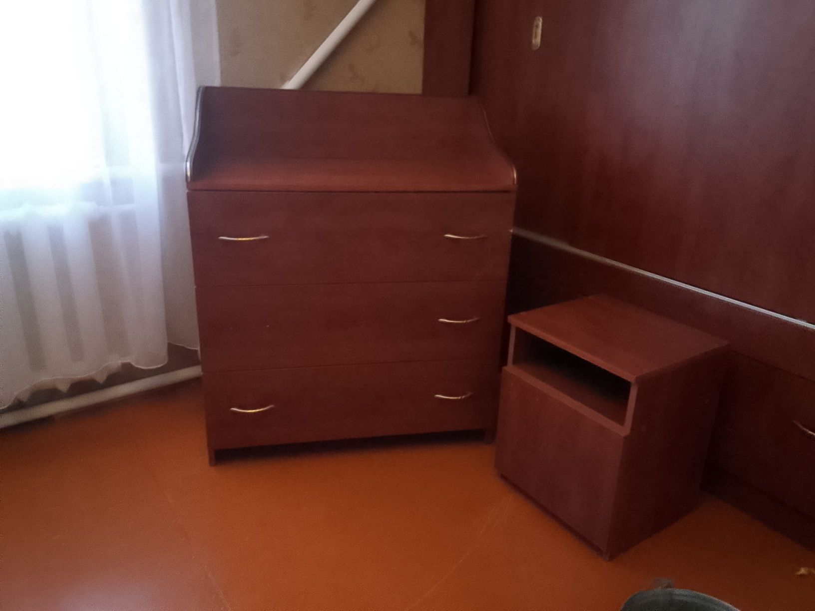 Срочно продам двухспальный кровать,камот,2 тумбочки