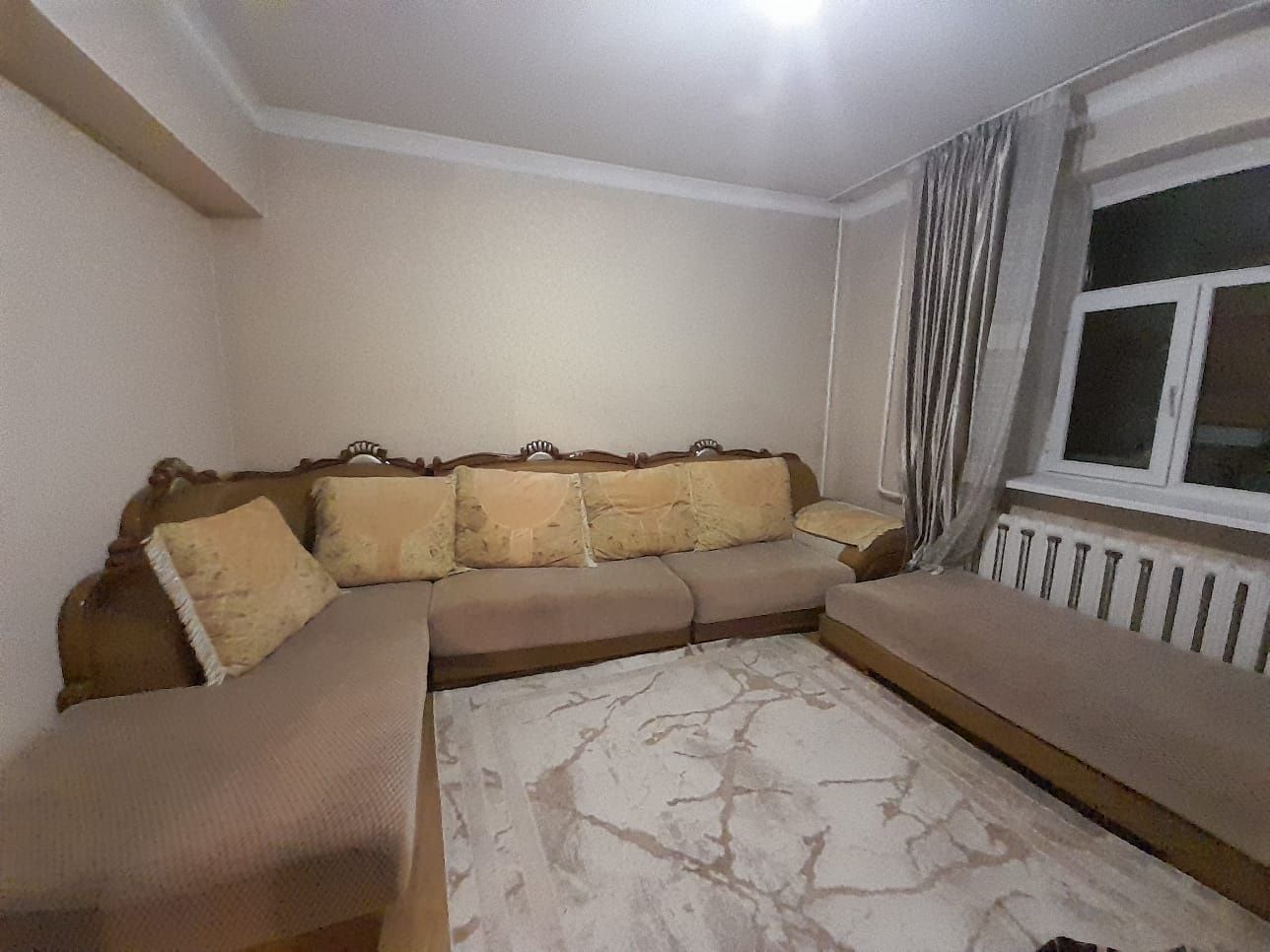 Продам диван с подушками