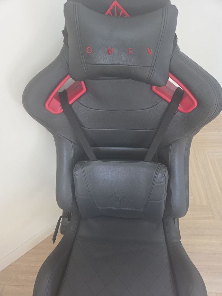Продам геймерское кресло OMEN by HP Citadel
