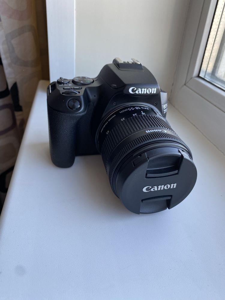 Камера Canon EOS 250D