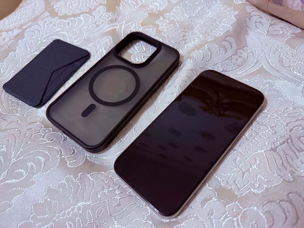 Продам iPhone 15 Pro 128Gb silver