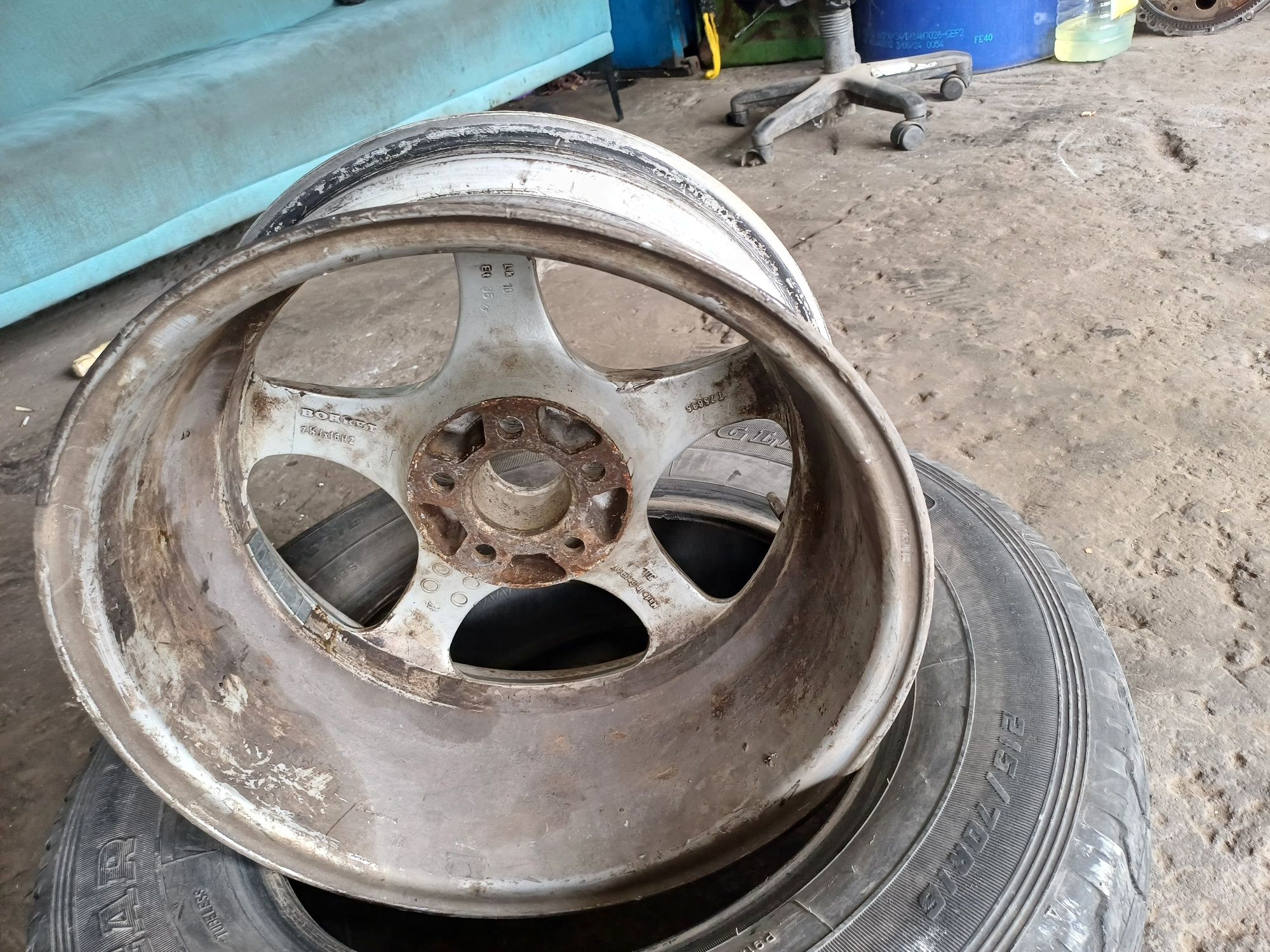 Диск R 16 титановые от субару и тойота авенсис продаю для запаски,