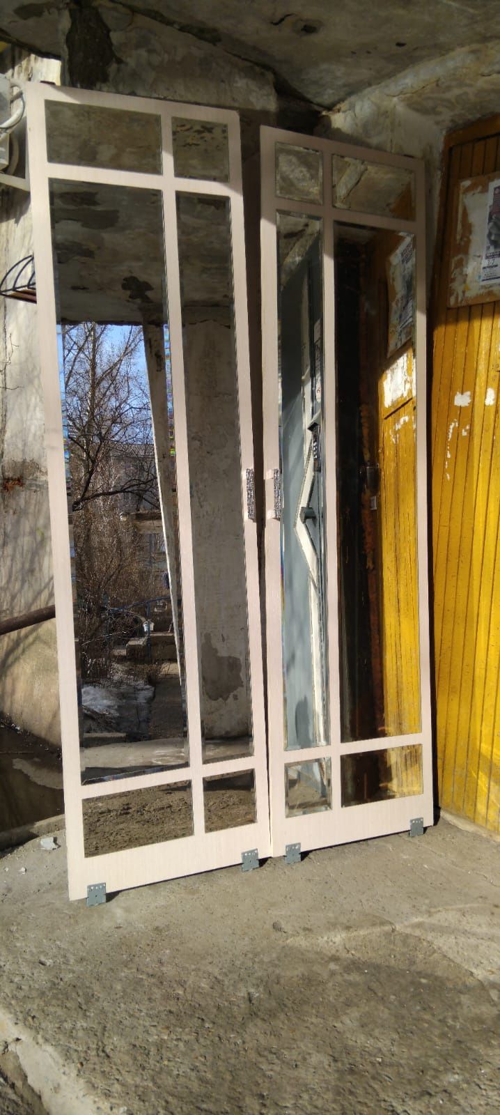 Айна Зеркало жақсы сақталған.