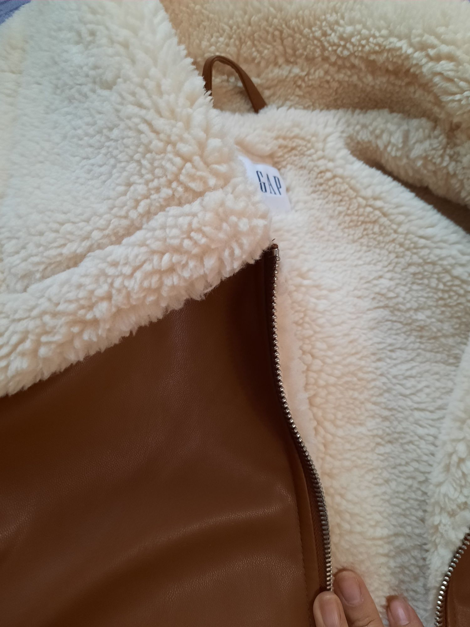 Продам дубленку бренда Gap, USA