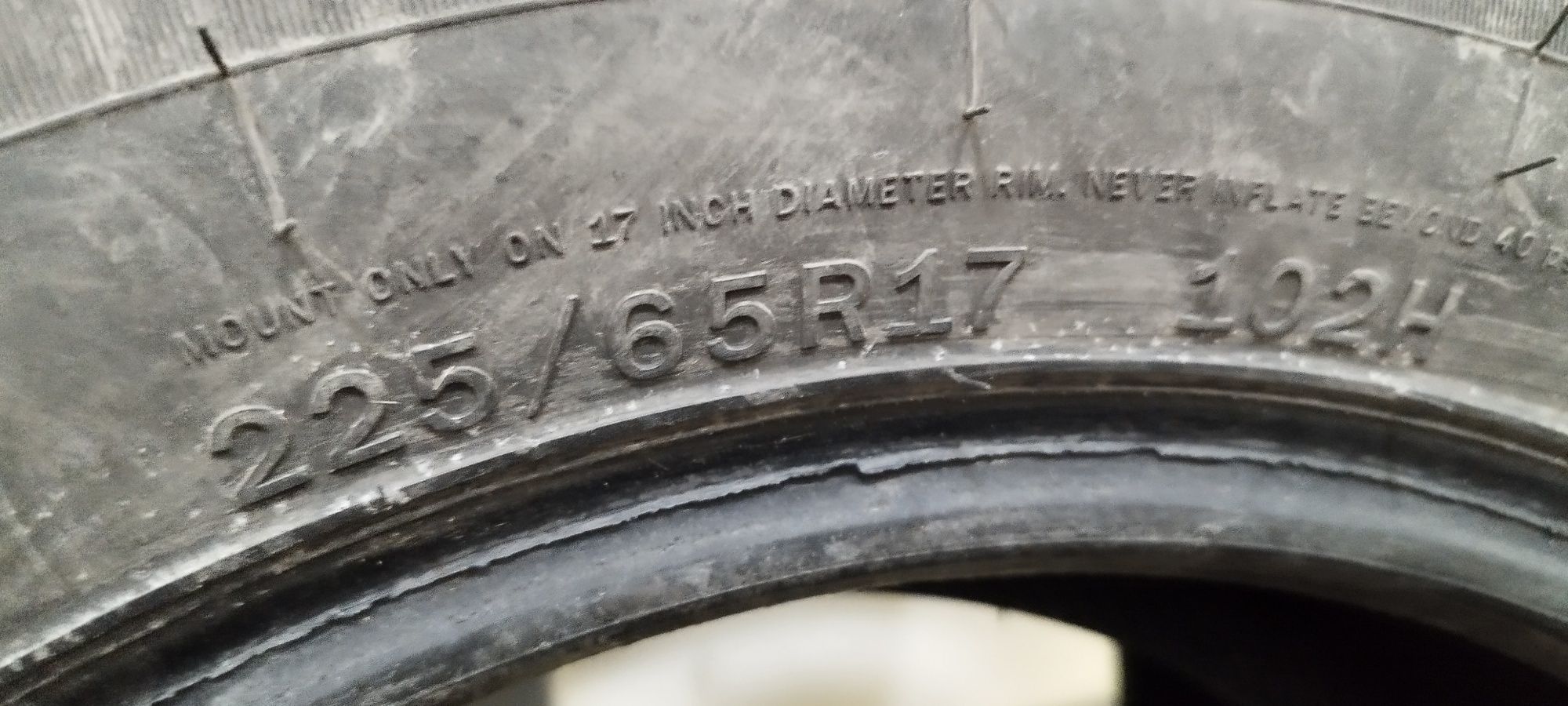 Продам 2шт летние шины 225/65/17