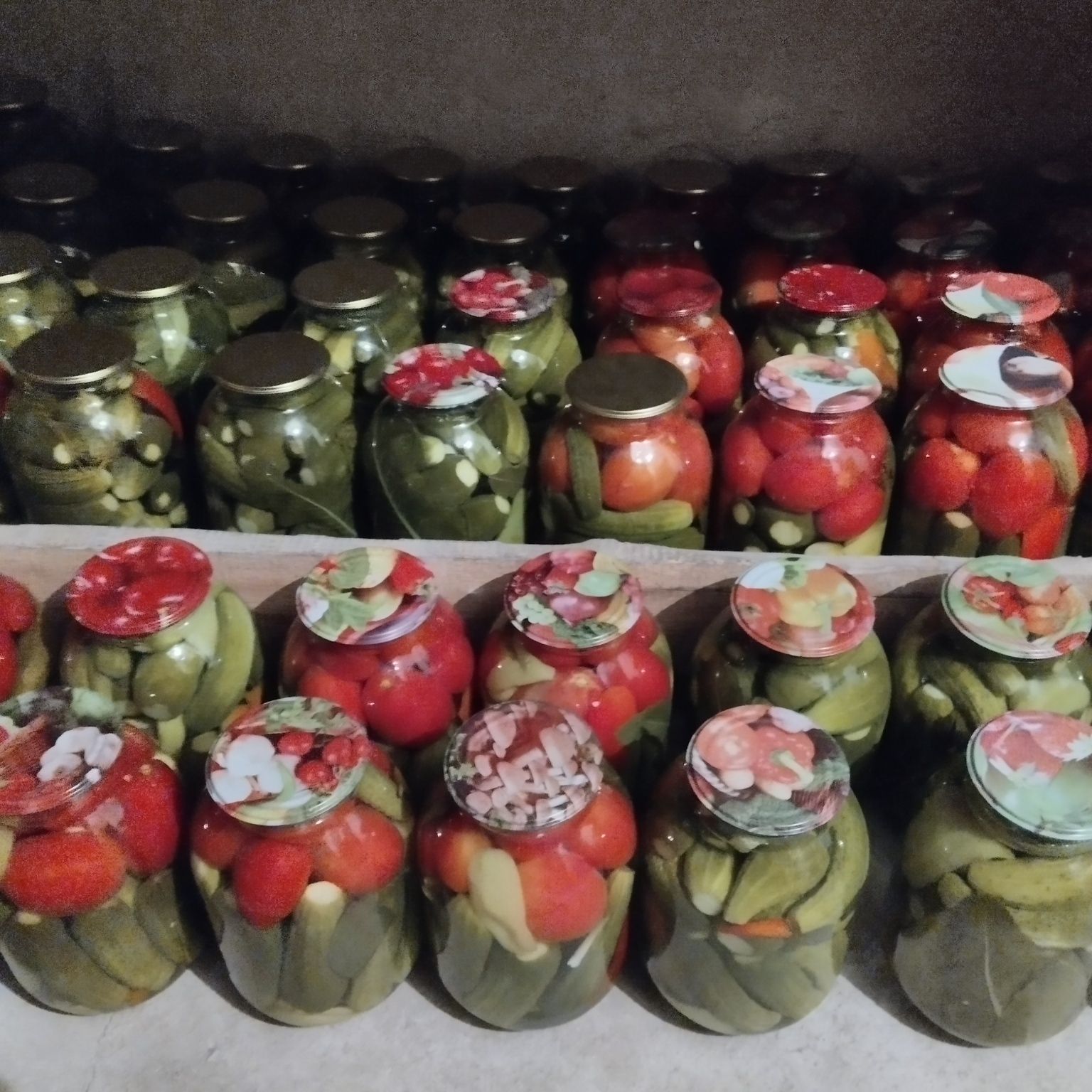 Соленья также варенье домашние.