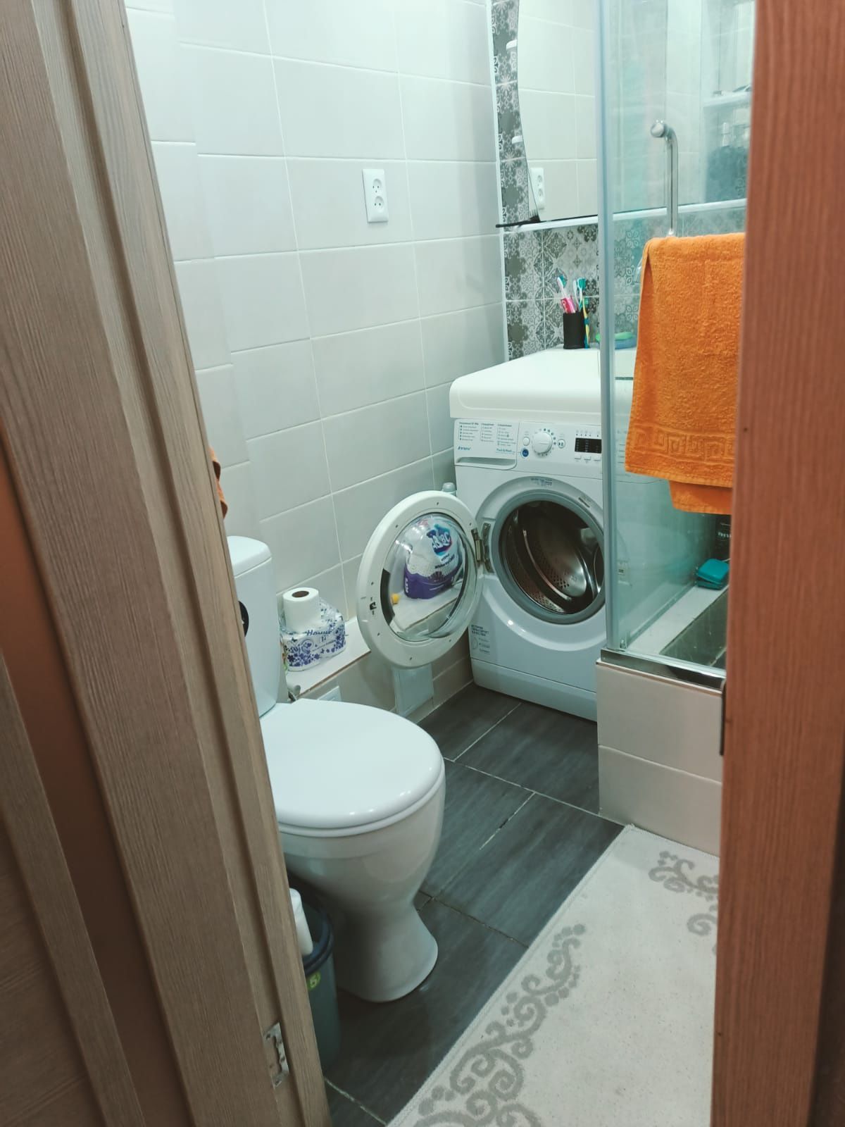 Продам 3- комн квартиру с ремонтом район скгу