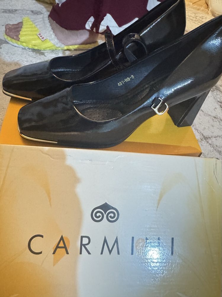 Срочно продам туфли