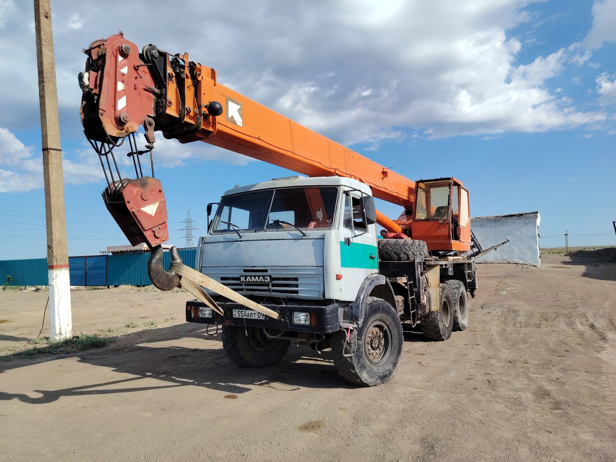 Продам автокран клинцы на базе камаз 25тонн 28 метров