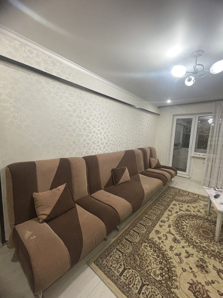 Диван в отличном состояние длина 4м