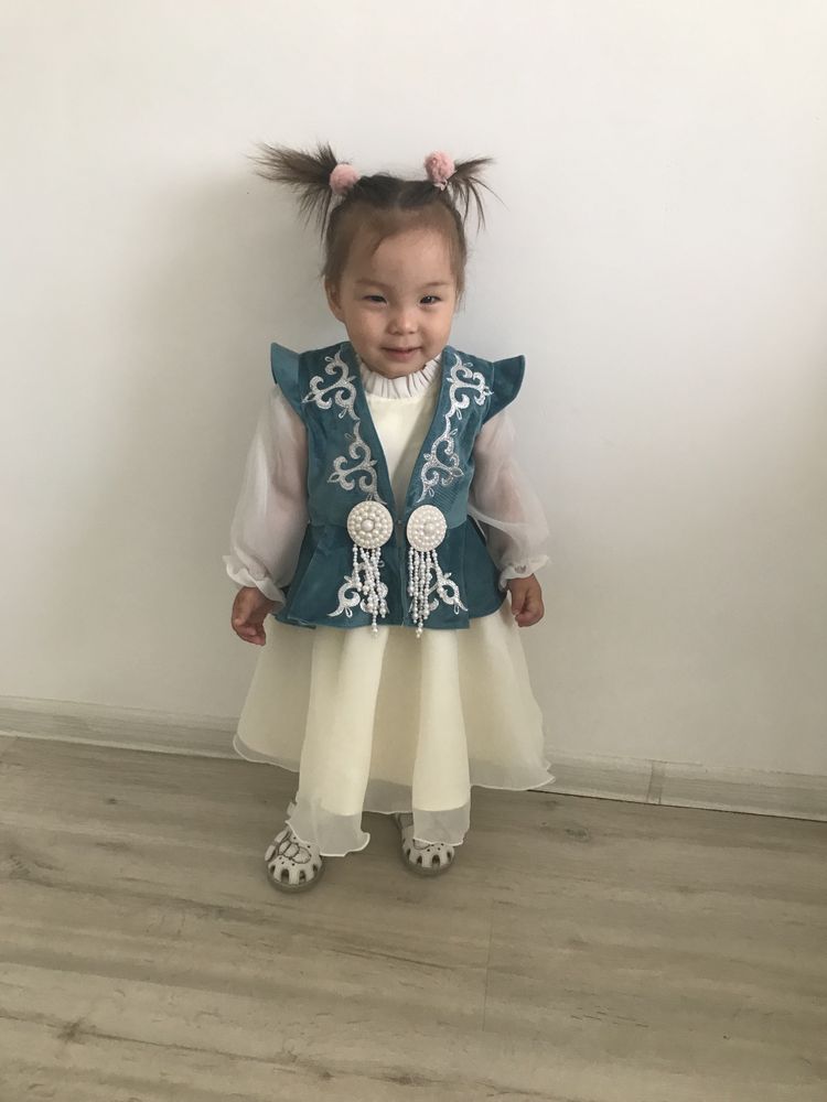 Продаю детский платье для девочек