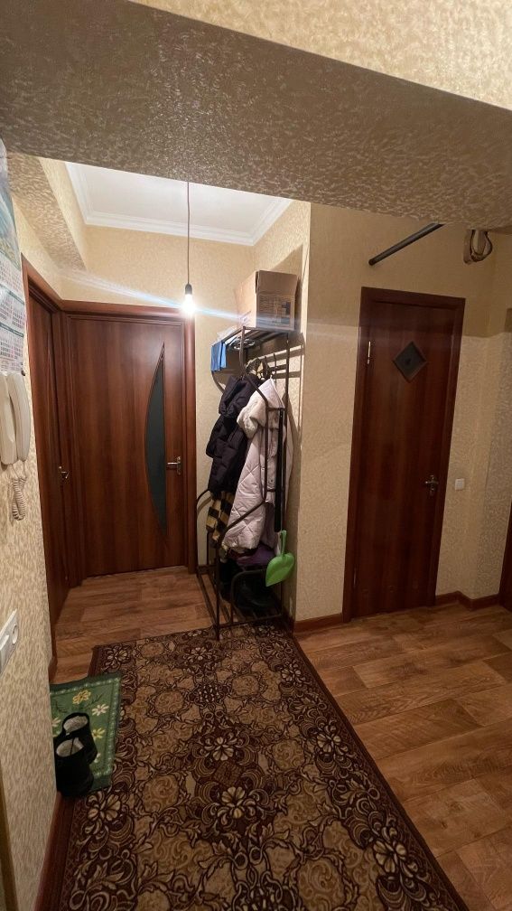 Продается просторная 4-комнатная квартира в кирпичном доме 


Продает