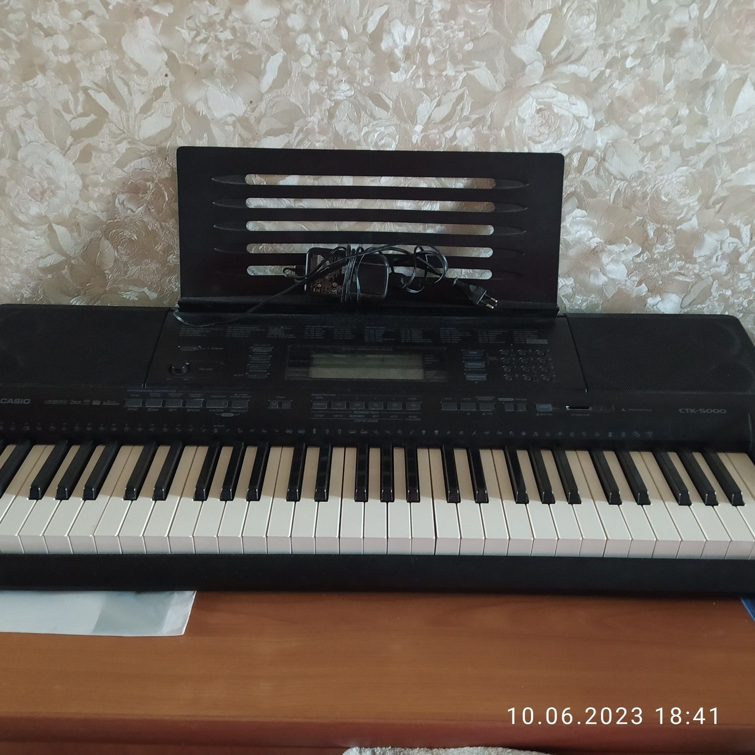 Синтезатор Casio