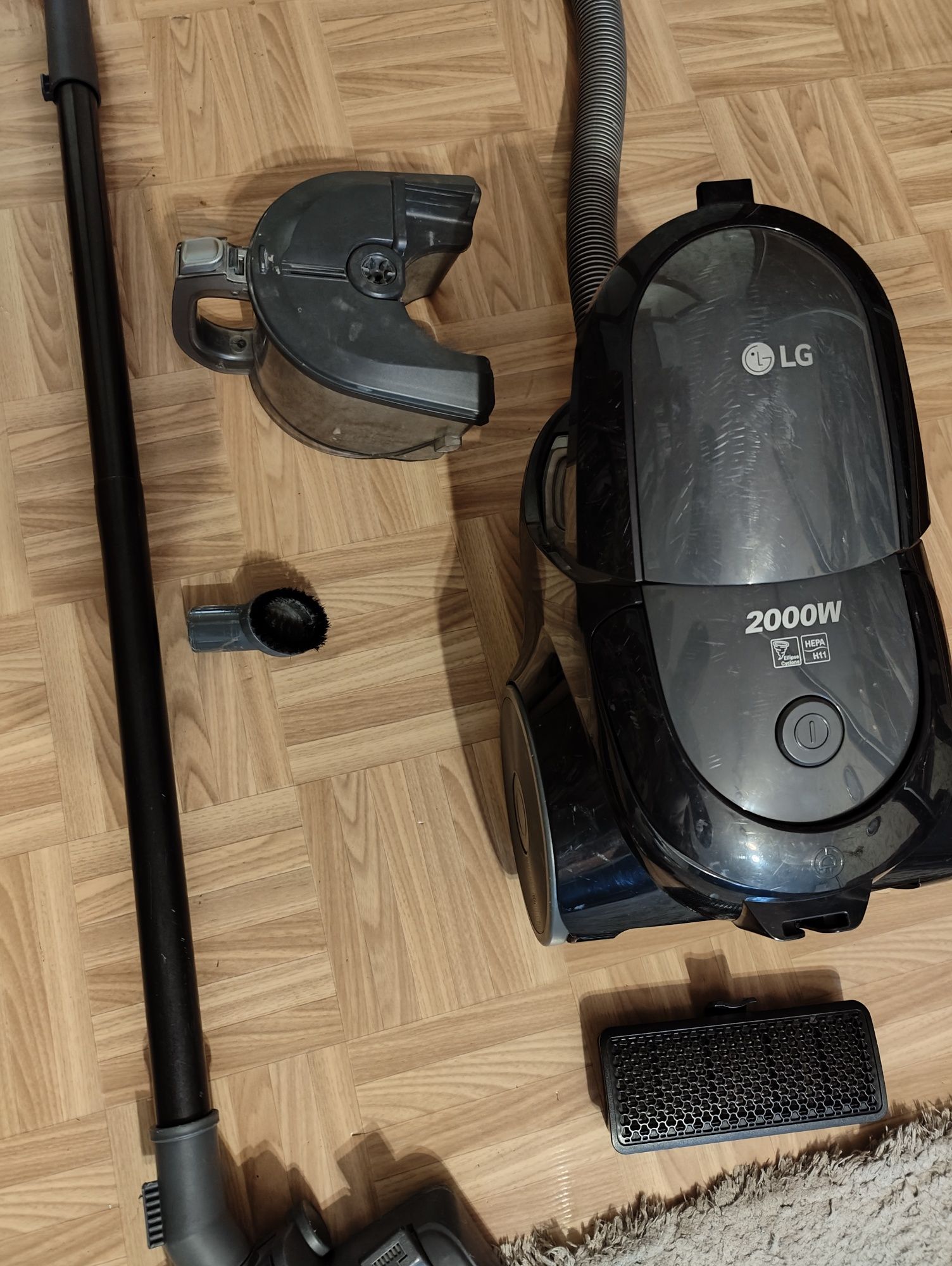 Пылесос LG 2000 W